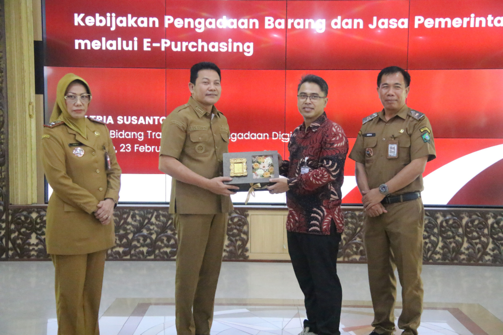 E PURCASHING - Bupati Sidoarjo Subandi dalam High Level Meeting (HLM) soal kebijakan Pengadaan Barang dan Jasa Pemerintah program e purchasing di Pendopo Delta Wibawa, Senin (23/02/2026).