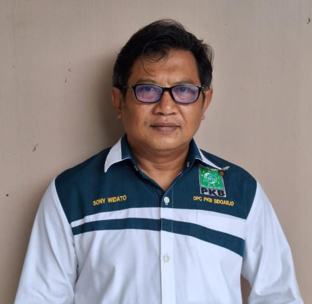 BANTAH - Ketua DPAC PKB Balongbendo Sony Widato membantah pernyataan Subandi yang mengklaim mendapat dukungan para kiai dan DPAC untuk memimpin kembali PKB Sidoarjo yang diberikan beberapa media kemarin.