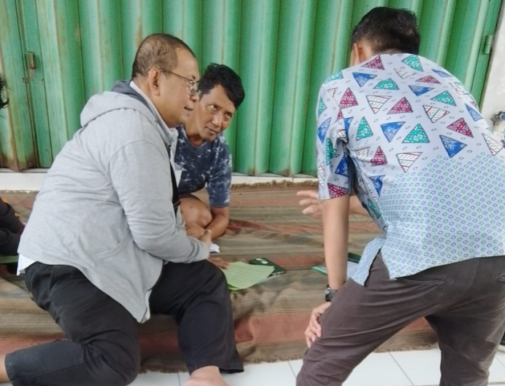 CEK LOKASI - Sejumlah Penyidik Kejaksaan Negeri (Kejari) Sidoarjo terus mendalami kasus dugaan korupsi tata kelola Tanah Kas Desa (TKD) Damarsi, Kecamatan Buduran, Sidoarjo dengan cek lokasi kos elit di TKD, Jumat (06/03/2026).