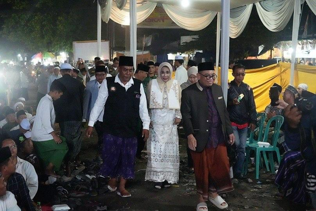 HAUL - Wabup Sidoarjo Mimik Idayana menghadiri peringatan Haul Masyayikh Sidogiri ke 6 dan Halal Bihalal di halaman Masjid Baitus Su’ada, Desa Sumokali, Kecamatan Candi, Sidoarjo, Selasa (31/03/2026) malam.
