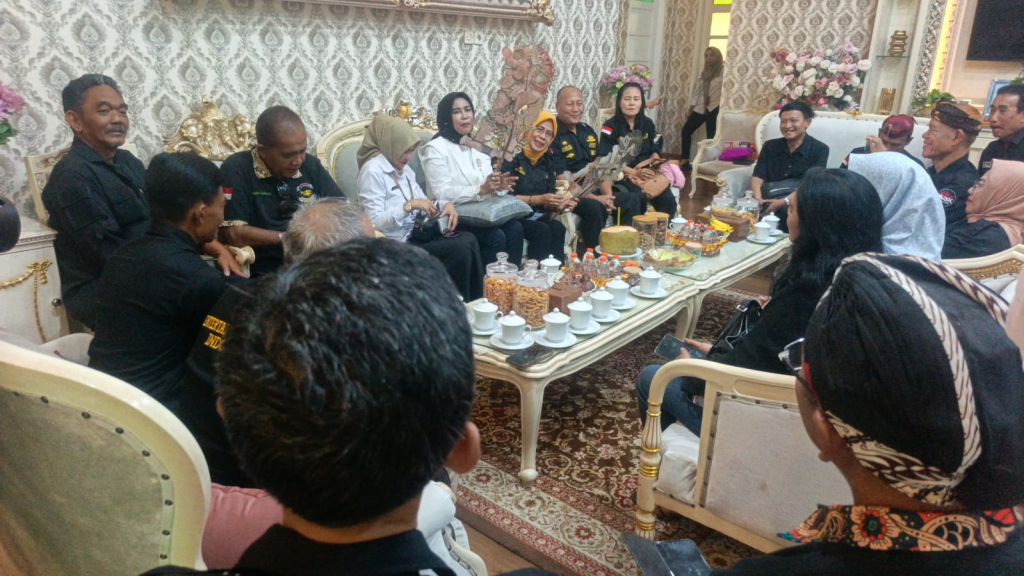 DIALOG - Paguyuban Pencinta Seni Nusantara dan Estetika Budaya (PSNB) bertemu langsung dengan Wakil Bupati (Wabup) Sidoarjo Mimik Idayana di Rumah Dinas (Rumdin) Wakil Bupati, Rabu (13/05/2026).