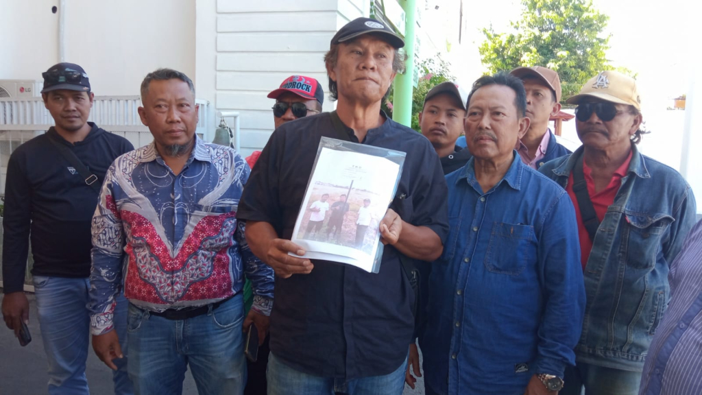 Hukum dan Kriminal Saat Pemeriksaan di Kejari, ‎Kades dan BPD Disebut Tahu Sejak Awal Dugaan Alih Fungsi TKD Damarsi Jadi Rumah Kos Elit ‎