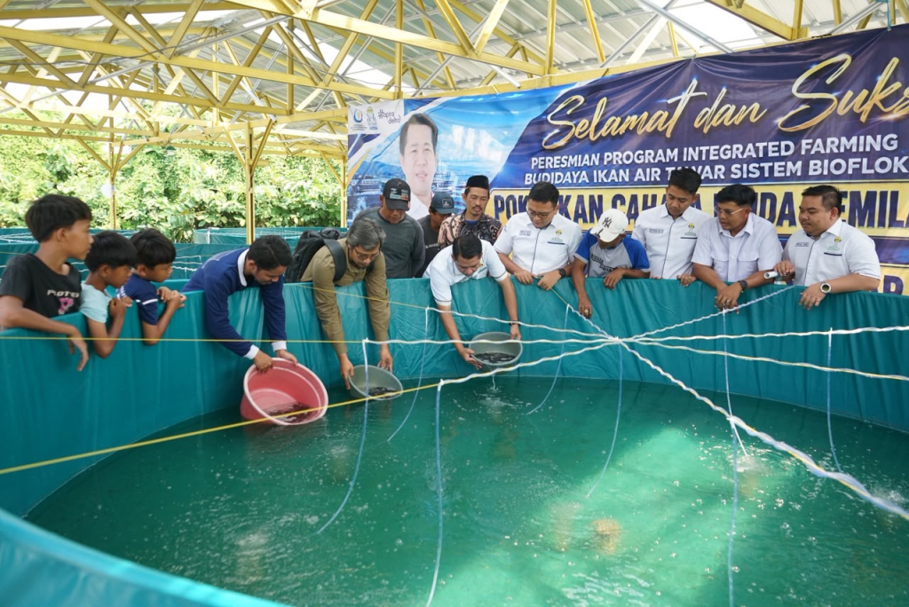 BIOFLOK - BPC HIPMI Sidoarjo resmi membuat gebrakan baru di sektor pangan melalui peluncuran Program Integrated Farming Budidaya Ikan Air Tawar Sistem Bioflok dengan menyulap potensi desa menjadi motor penggerak ekonomi modern dan mandiri.
