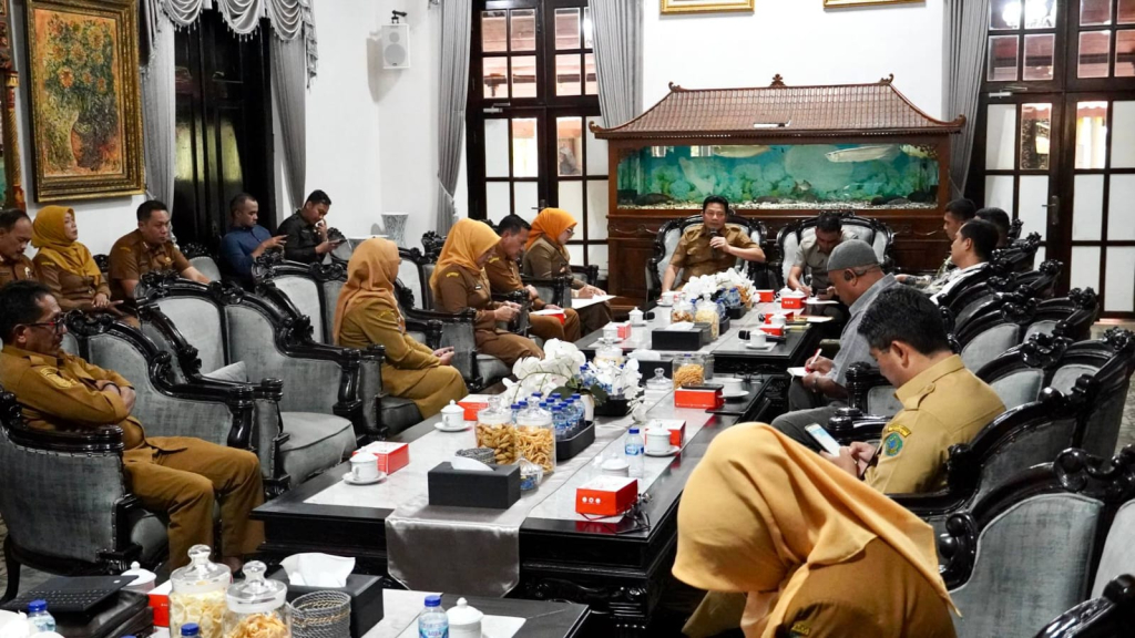 RAKOR - Bupati Sidoarjo Subandi memimpin Rapat Koordinasi (Rakor) Tim Pemantauan Perkembangan Politik bersama OPD, Forkopimda dan perwakilan masyarakat di Pendopo Delta Wibawa, Selasa (07/07/2026).