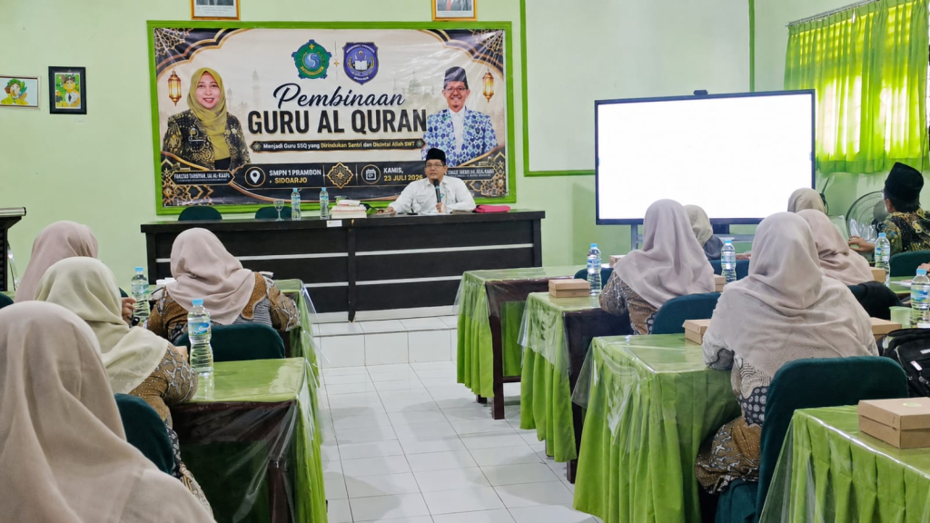 PELATIHAN - Sebanyak 36 pendidik yang tergabung dalam komunitas SPENSPRA SAHABAT QURAN (SSQ) antusias mengikuti pelatihan dengan menghadirkan pimpinan At-Tartil Pusat, KH Imam Syafi'i sebagai narasumber utama pekan kemarin.