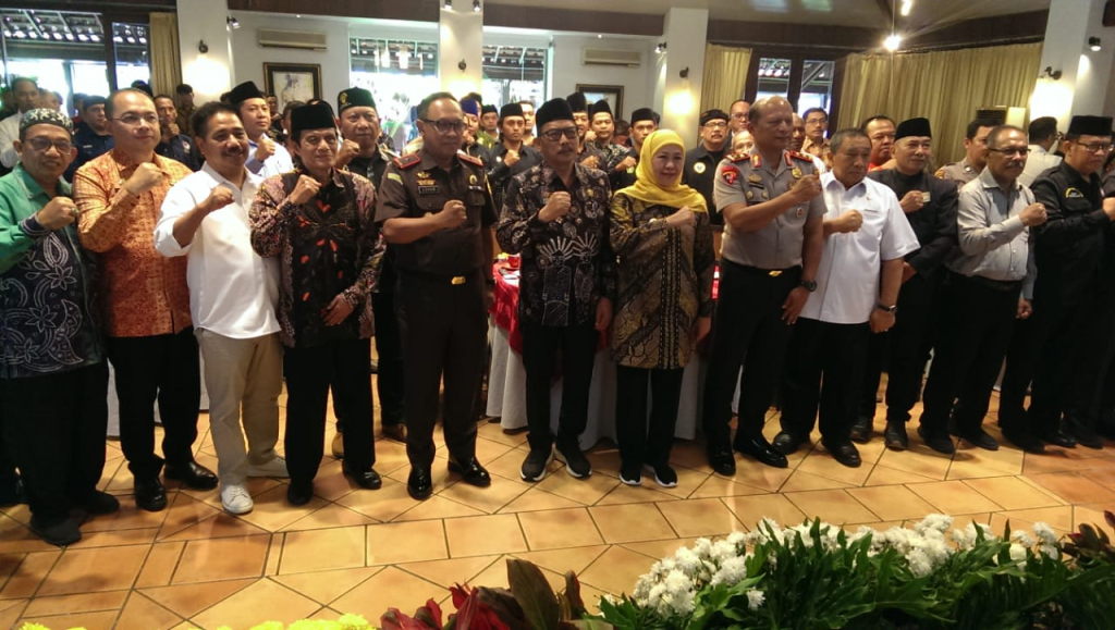 DIALOG - Polda Jatim menggelar dialog kebangsaan di Resto Nine Surabaya dihadiri Forkopimda mulai Gubernur, Kapolda, perwakilan Pangdam V Brawijaya, Wakajati, Pengadilan Tinggi, Ketua DPRD Jatim hingga tokoh organisasi lainnya, Senin (04/08/2026).
