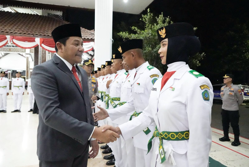 Kukuhkan 77 Paskibraka Sidoarjo, Bupati Subandi Serukan Jadilah Generasi Penerus yang Jaga Kehormatan Bangsa