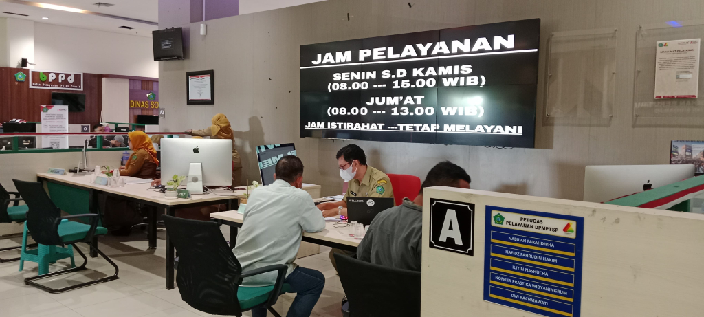 OPTIMIS - Iklim investasi di Sidoarjo menunjukkan tren positif hingga Triwulan II 2026, realisasi investasi menembus Rp 7,7 triliun atau setara dengan 49,51 persen dari total target tahunan yang ditetapkan sebesar Rp 15,7 triliun, Selasa (18/08/2026).