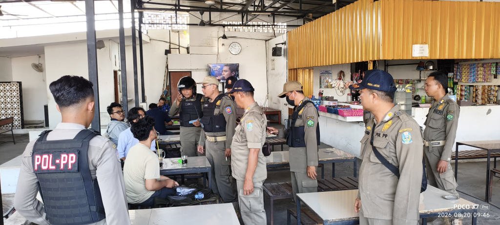 RAZIA - Tim gabungan Satuan Polisi Pamong Praja (Satpol PP) Kabupaten Sidoarjo dan Satpol PP Provinsi Jawa Timur untuk menggelar razia penertiban secara mendadak mengamankan 10 pelajar, Kamis (20/08/2026).