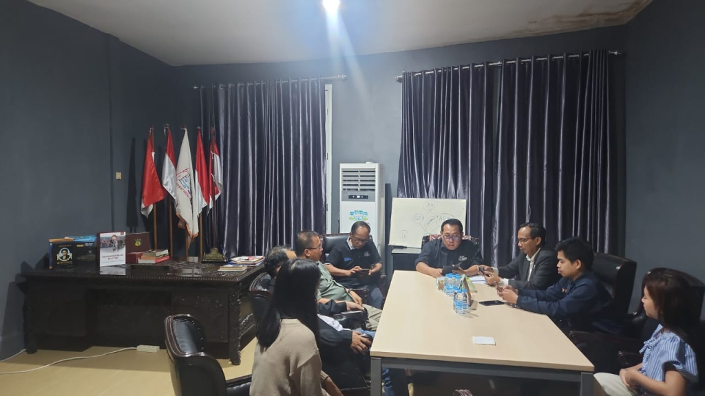 RAKOR - Para pengurus SMSI pusat dan daerah melaksanakan rapor pelaksanaan HPN 2027 yang belum diputuskan dewan pers, Rabu (02/09/2026) malam.