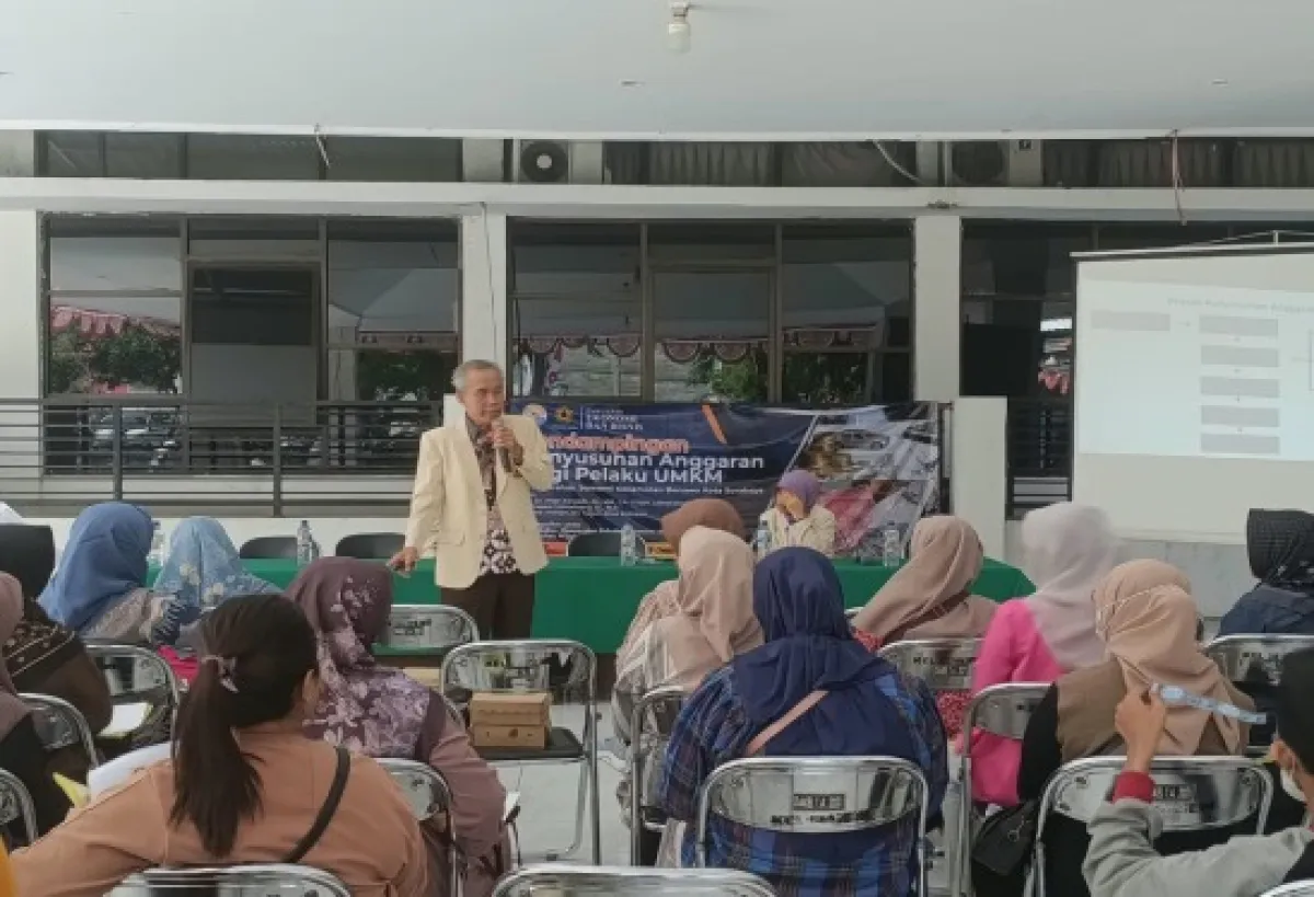 Baca juga : Dongkrak Pelaku Usaha Naik Kelas, Tim Penmas FEB UWKS Dampingi Penyusunan Anggaran Operasional UMKM di Sememi Surabaya