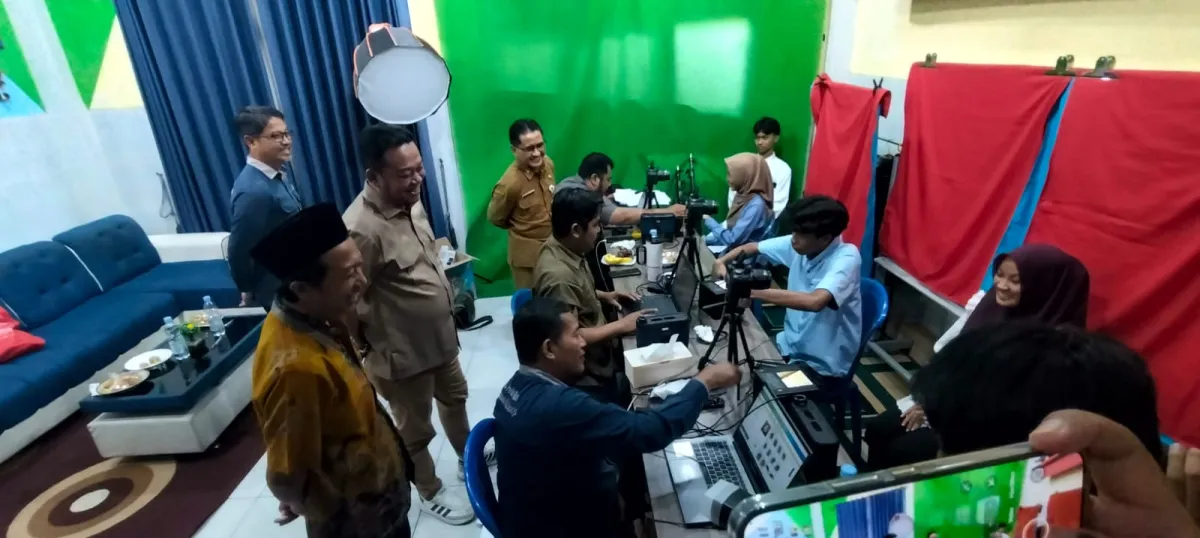 Baca juga : Jemput Bola Adminduk, Dispendukcapil Sidoarjo Gelar Perekaman E-KTP Layanan Goes to School di SMK YPM 8 Sidoarjo