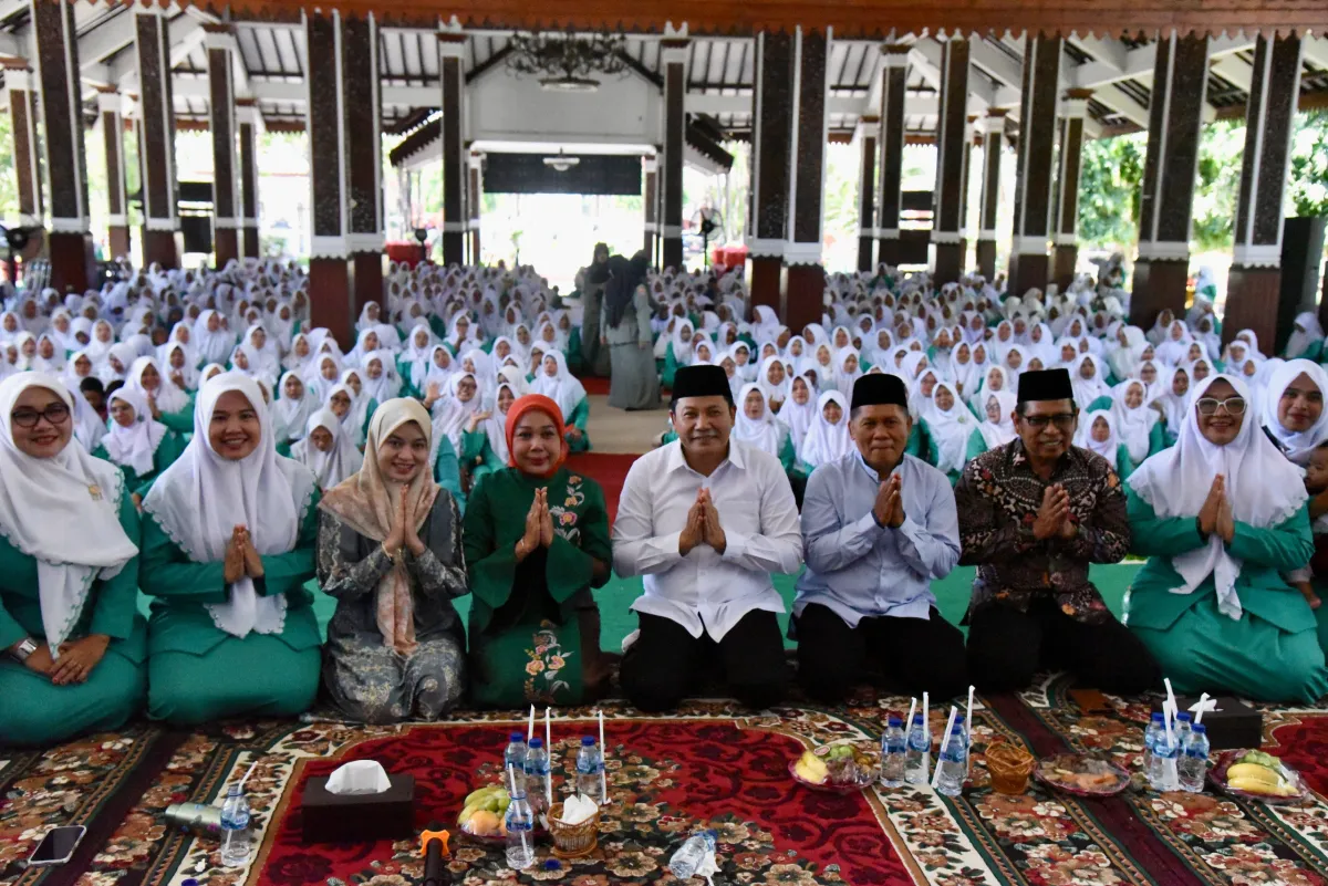Ribuan Ibu-Ibu Padati Pendopo Sidoarjo, Bupati Subandi Tekankan Pentingnya Kolaborasi Pemkab dan Fatayat NU