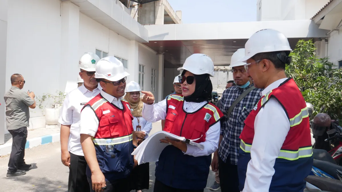 Pakai Uang Rakyat, Wabup Mimik Semprot Kontraktor RSUD Barat Proyek Molor 13 Persen, Kualitas Material Harus SNI