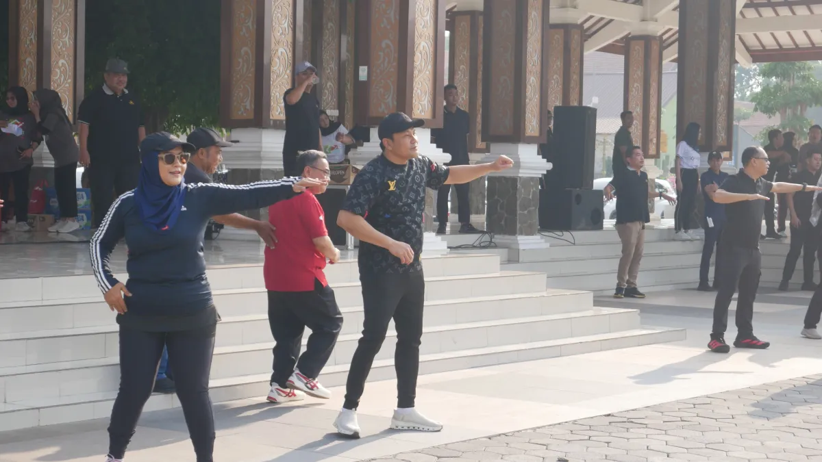 Guyub dan Sehat, Ribuan ASN Sidoarjo Padati Alun-Alun, Bupati Pesan Tubuh Bugar, Pelayanan Masyarakat Maksimal