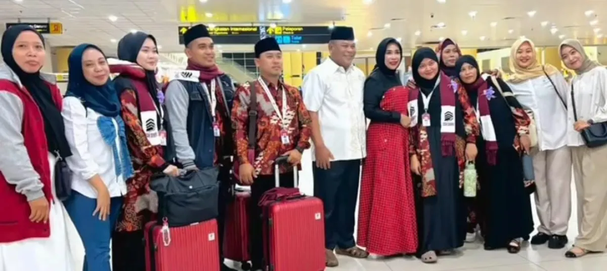 Isak Tangis Haru di Juanda Saat Wabup Sidoarjo Lepas 5 Staf Pribadi Berangkat Umroh di Sepertiga Malam