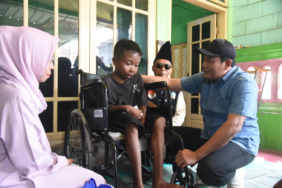 Sapa Warga Jabon Akhir Pekan, Bupati Subandi Salurkan Bantuan Kursi Roda dan Bedah 2 Rumah Tak Layak Huni