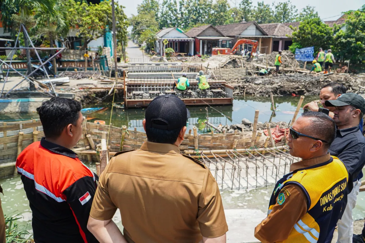 Kejar Minus Progres Pekerjaan 9,9 Persen, Proyek Jembatan Candinegoro Rp 1,46 Miliar Dikebut 24 Jam Non-Stop