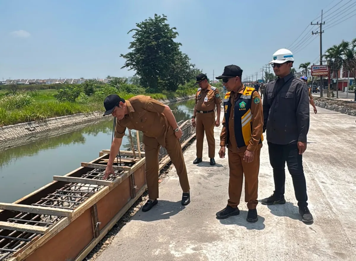Baca juga : Sidak Proyek Betonisasi Jalan Junwangi - Kemasan Krian, Bupati Subandi Minta PPK Kerap Evaluasi Kejar Deviasi 9 Persen