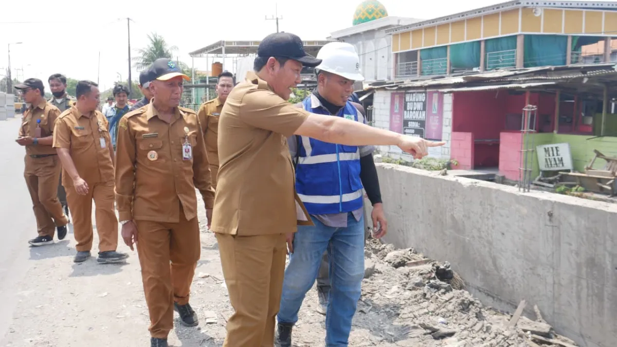 Deviasi 10 Persen, Bupati Subandi Sidak Proyek Betonisasi Gedangan - Betro Rp 23 Miliar Minta Kejar Keterlambatan