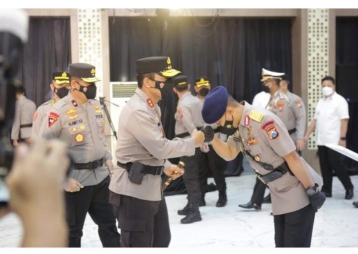 MUTASI - Kapolda Jatim, Irjen Pol Nico Afinta memutasi ratusan pejabat dan perwira di jajaran Polres, Polresta dan Polda Jatim melalui surat telegram yang sudah beredar.