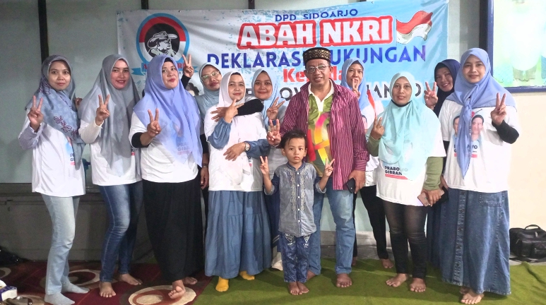 DUKUNG - DPN Ormas Abah Kita (Amanah Beliau Adalah Kebhinekaan Tunggal Ika) yang dimotori HS Makin Rahmat memberi dukungan bulat ke Paslon 02 (Prabowo - Gibran) dalam Pilpres 14 Nopember 2024 mendatang, Minggu (04/02/2024) petang.