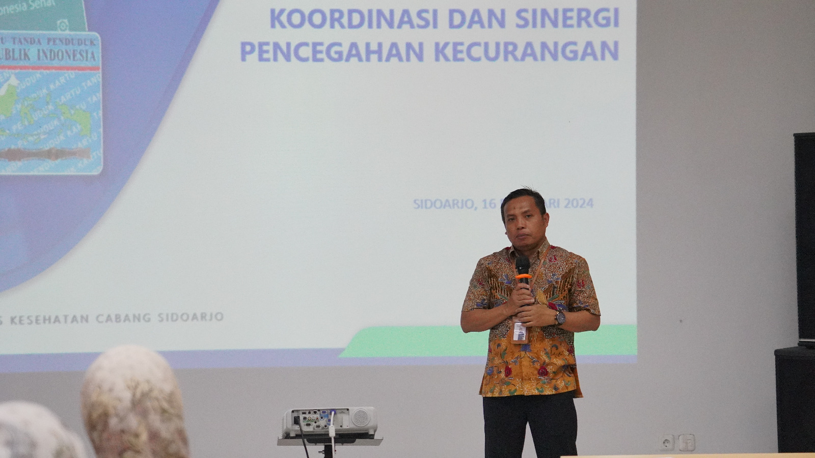 CEGAH KECURANGAN - Kepala BPJS Kesehatan Cabang Sidoarjo, Munaqib paparan upaya mencegah kecurangan saat Koordinasi dan Sinergi Pencegahan Kecurangan Bersama Seluruh FKRTL di Kantor BPJS Kesehatan Sidoarjo, Jumat (16/02/2024).