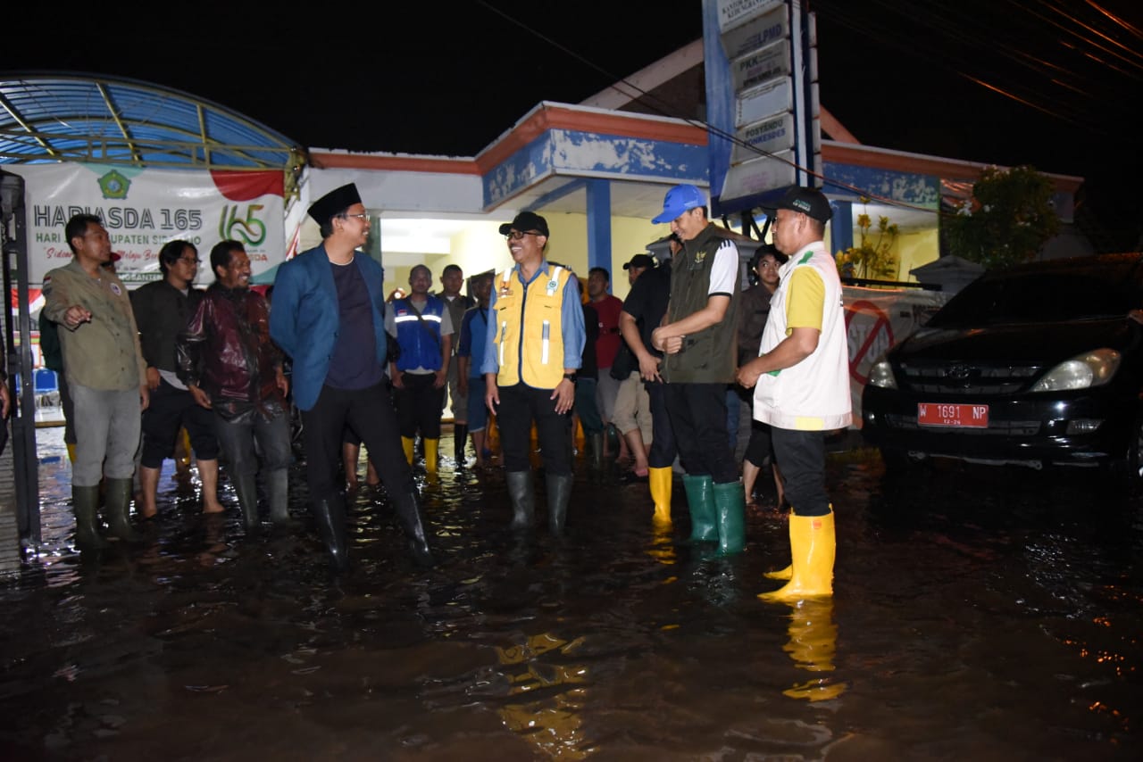 SIDAK - Bupati Sidoarjo Ahmad Muhdlor Ali menyiapkan relokasi SMPN 2 Tanggulangin, Sidoarjo lantaran setiap musim hujan ruang kelasnya kerap menjadi langganan banjir, Sabtu (17/02/2024) malam.