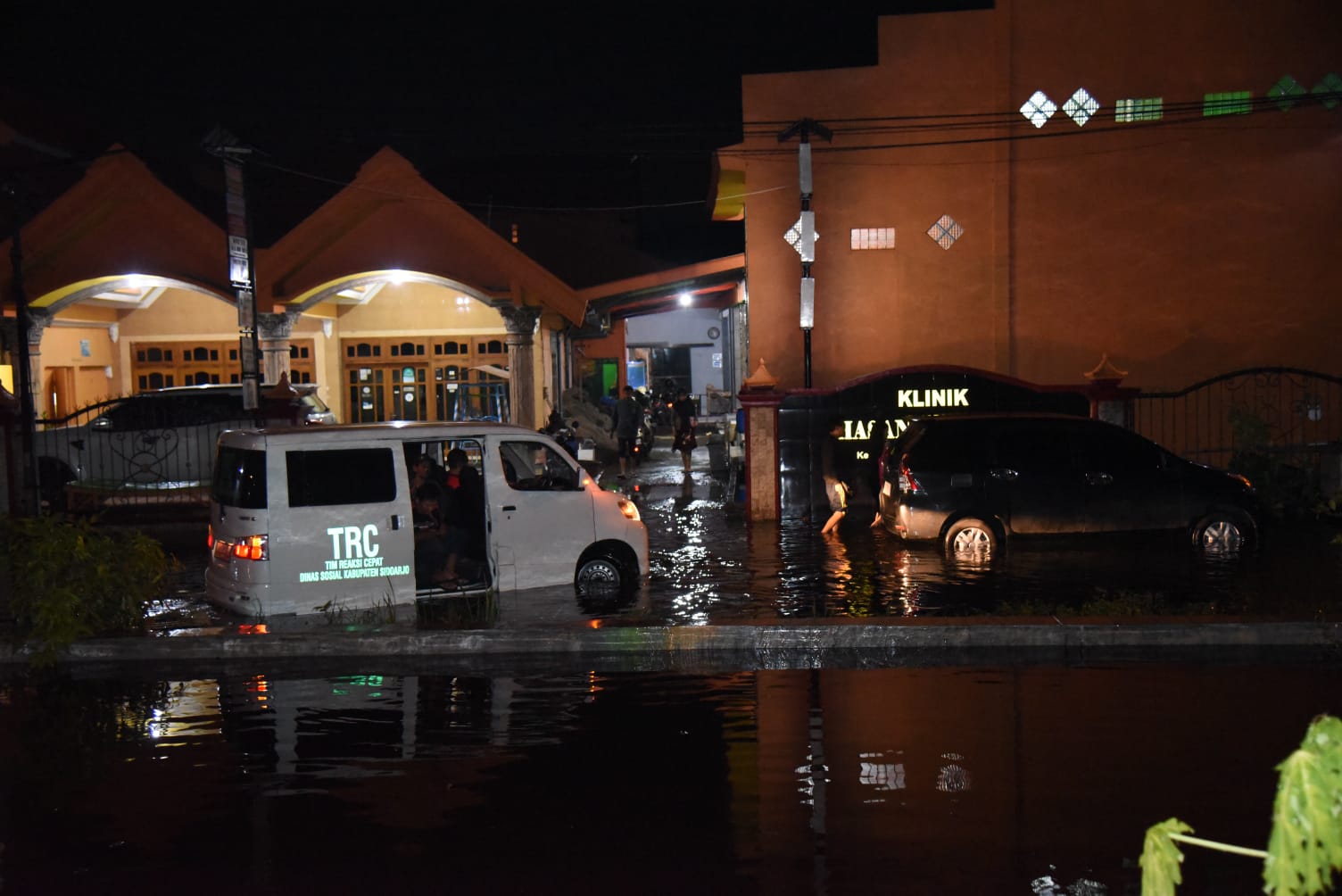 DARURAT - Sebanyak 4 desa yakni Desa Kedungbanteng, Banjarpanji, Banjarasri dan Desa Kalidawir, Kecamatan Tanggulangin ditetapkan Pemkab Sidoarjo sebagai wilayah Tanggap Darurat Bencana Banjir, Sabtu (17/02/2024).