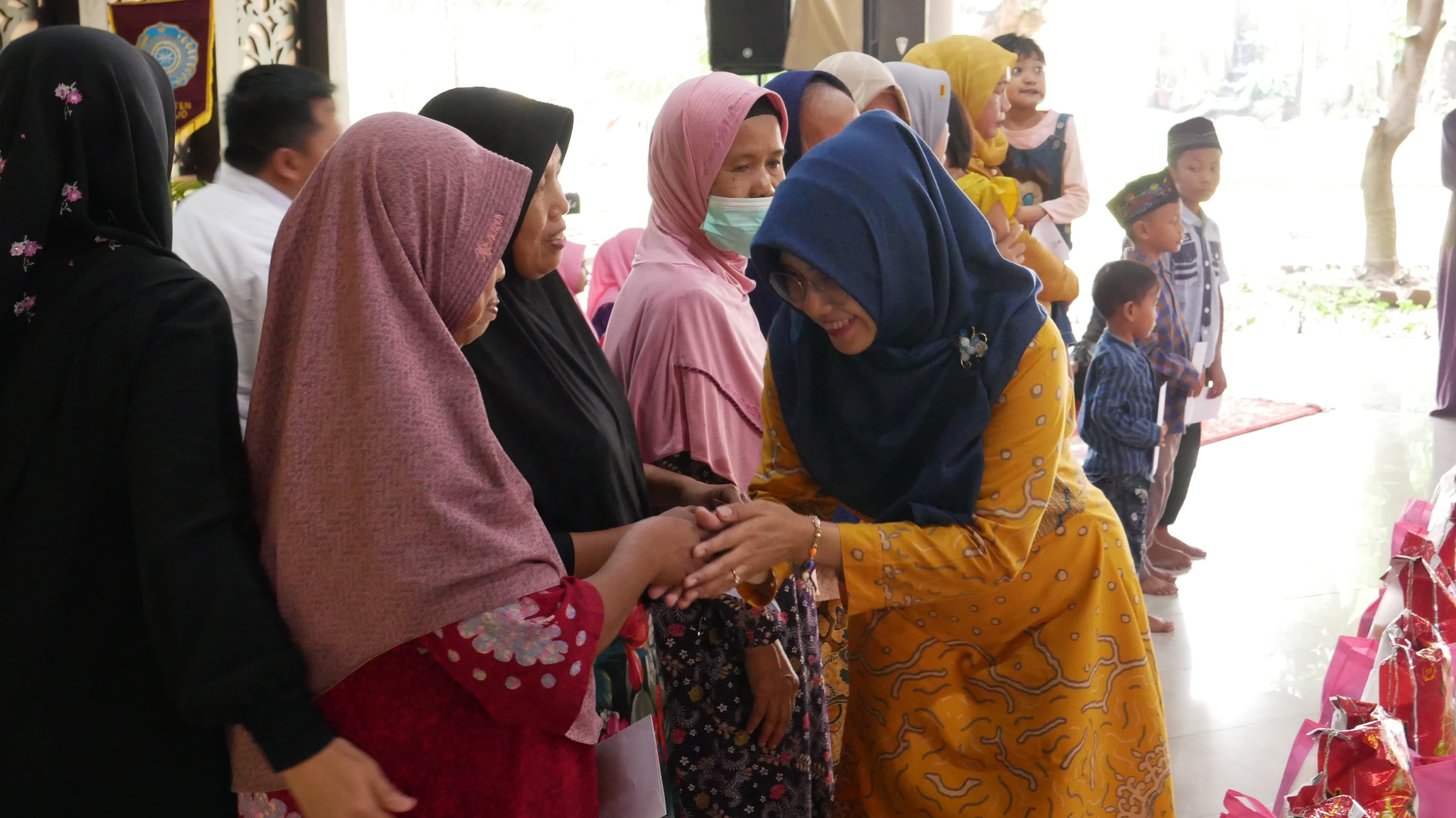 PENGAJIAN - TP PKK (Tim Penggerak Pemberdayaan dan Kesejahteraan Keluarga) Kabupaten Sidoarjo menyelenggarakan acara pengajian rutin, Senin (19/02/2024).