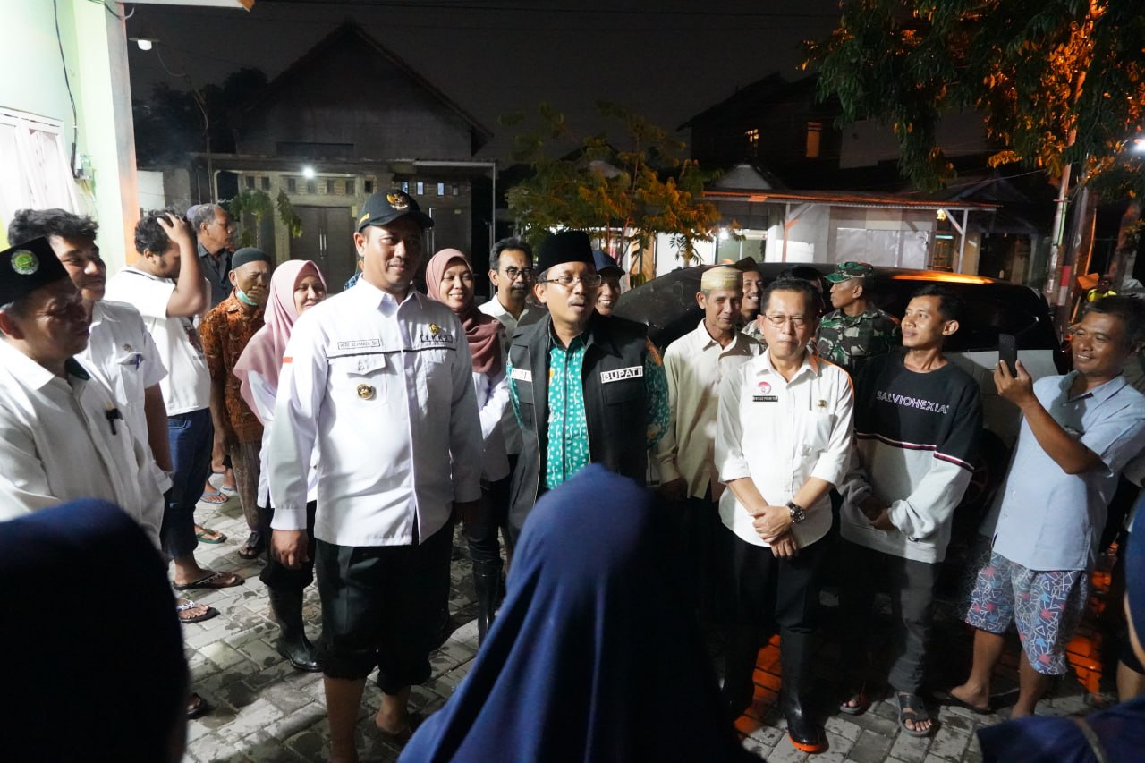 KERJA BAKTI MASSAL - Bupati Sidoarjo, Ahmad Muhdlor Ali menginstruksikan kepada Camat dan Kepala Desa (Kades) dan Lurah se Kabupaten Sidoarjo untuk melakukan kerja bakti massal di wilayahnya masing-masing, Kamis (22/02/2024).