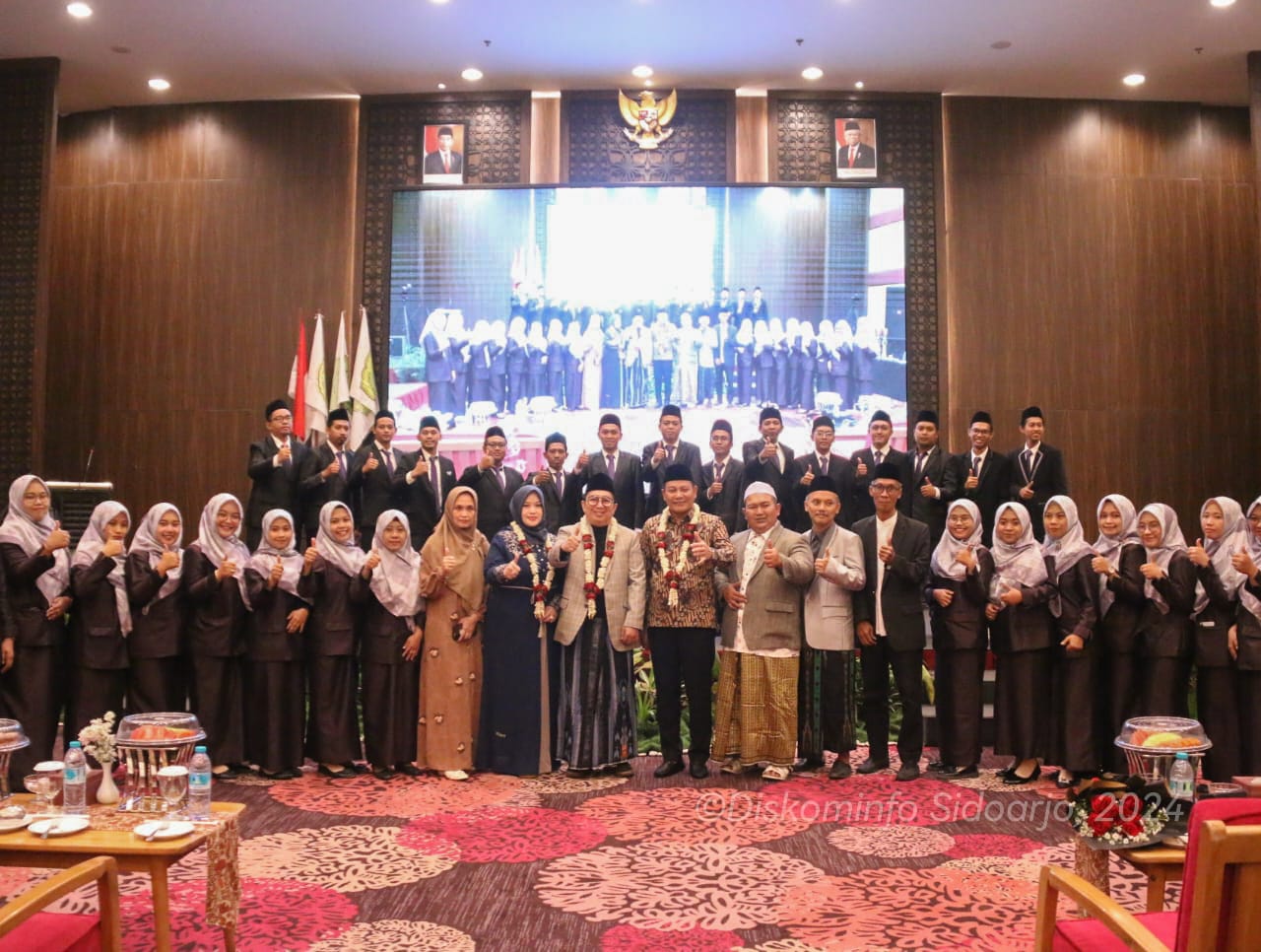 PURNA - Plt Bupati Sidoarjo, Subandi saat sambutan di acara Purna Siswa SMP dan SMA Al Amin di Fave Hotel Sidoarjo, Sabtu (08/06/2024).