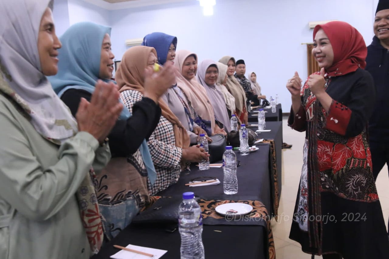 PELATIHAN - Plt Ketua PKK Sidoarjo, dr Sriatun Subandi membuka acara Pelatihan Pengelola Pelayanan Kesehatan Tradisional di Kusuma Agro Resort dan Convention Hall, Kota Batu, Selasa (11/06/2024). 