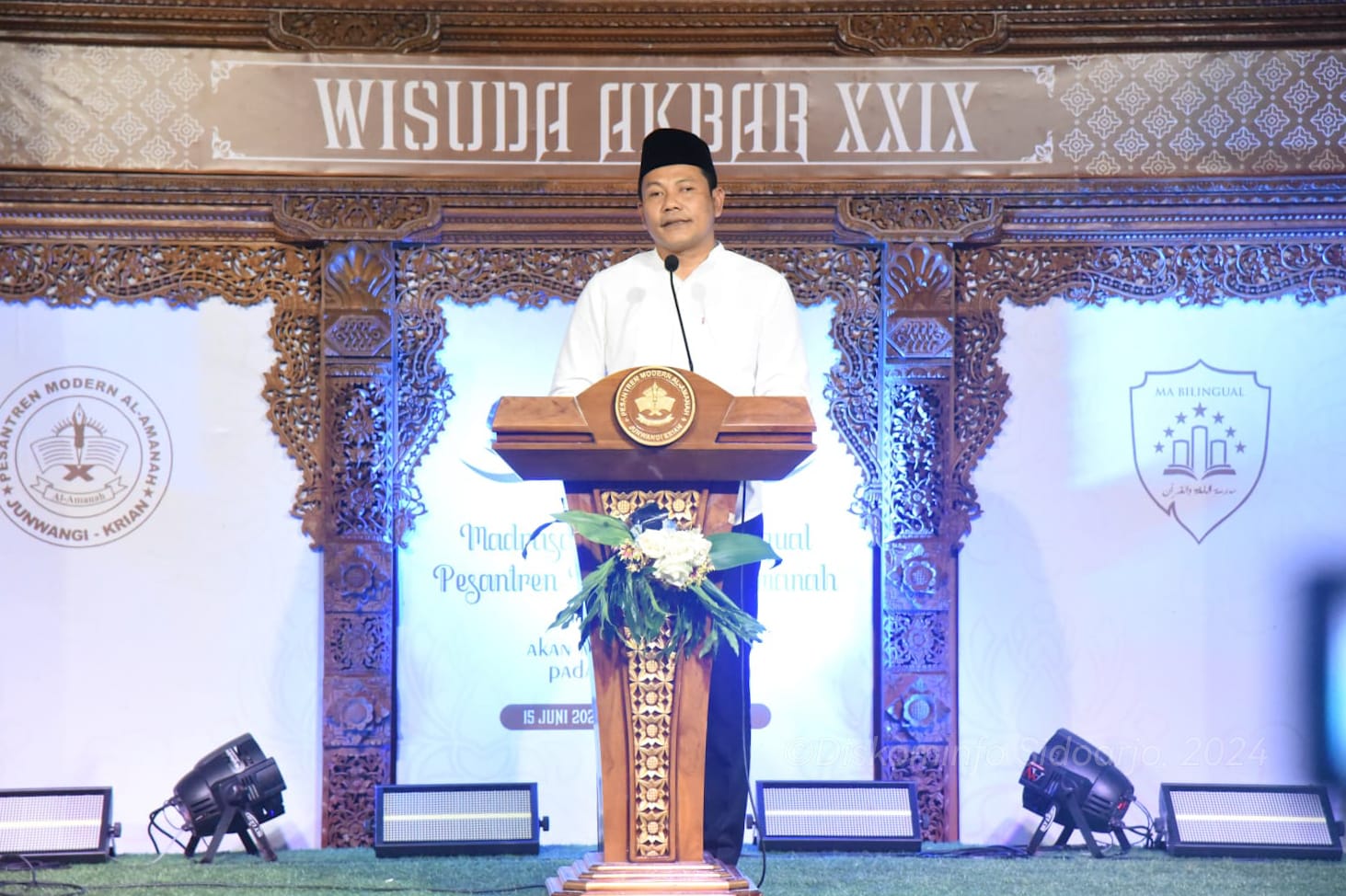 WISUDA - Plt Bupati Sidoarjo, Subandi menghadiri acara wisuda XXIX Madrasah Aliyah (MA) Bilingual Pesantren Modern Al Amanah Junwangi, Krian, Sabtu (15/06/2024) malam.