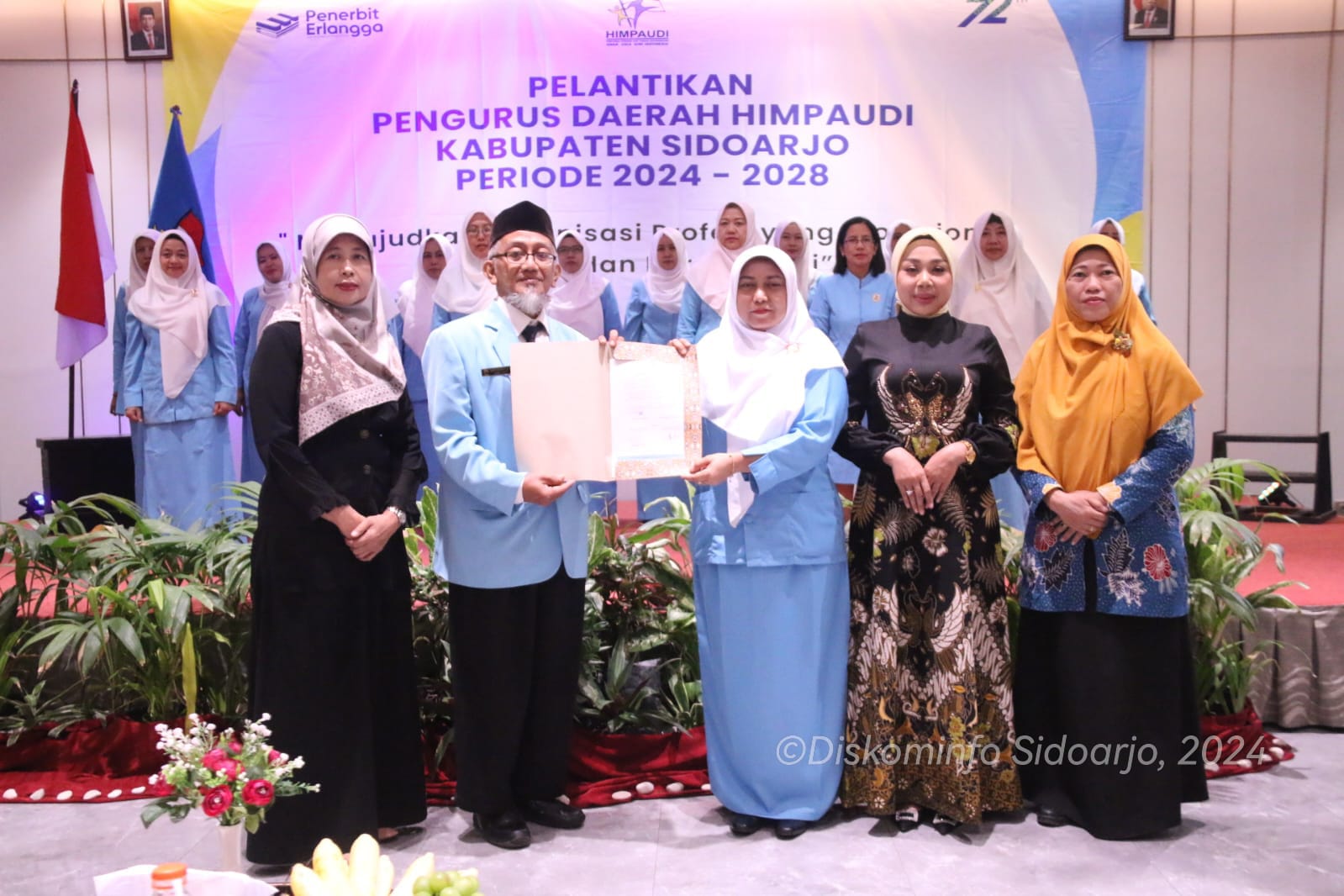 HIMPAUDI - Bunda PAUD dr Sriatun meyakini para bunda PAUD di Sidoarjo mampu mengemban tanggung jawab memberi pendidikan terbaik bagi anak usia dini saat pelantikan PD HIMPAUDI Periode 2024 - 2028 di The Sun Hotel Sidoarjo, Kamis (18/07/2024).
