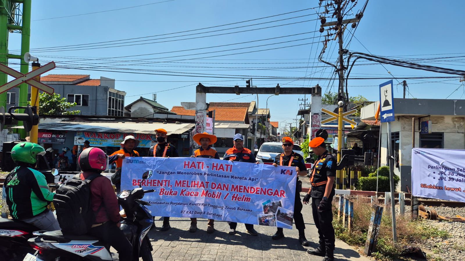 TUTUP - Perlintasan sebidang Kereta Api (KA) di JL Raden Wijaya, Kecamatan Gedangan, Sidoarjo bakal secara resmi ditutup mulai, Selasa (22/07/2024) besok oleh PT KAI Daop VIII Surabaya.