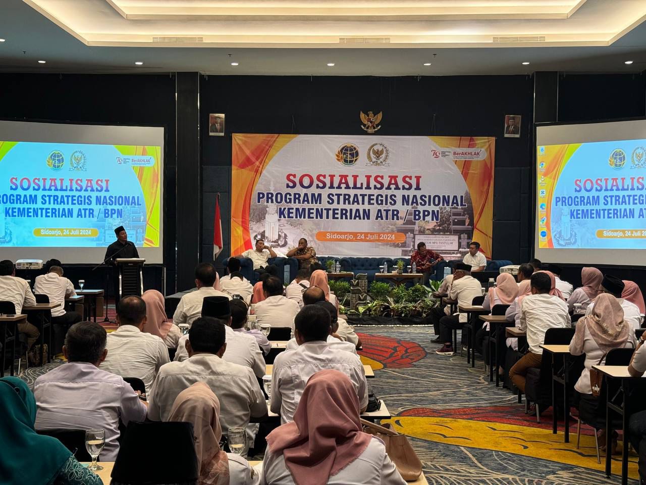 PTSL - Plt Bupati Sidoarjo, Subandi berharap masyarakat benar-benar terbantu dengan adanya program dan kuota 14.000 bidang untuk Kabupaten Sidoarjo tahun ini saat sosialisasi di Hotel Luminor, Rabu (24/07/2024). 
