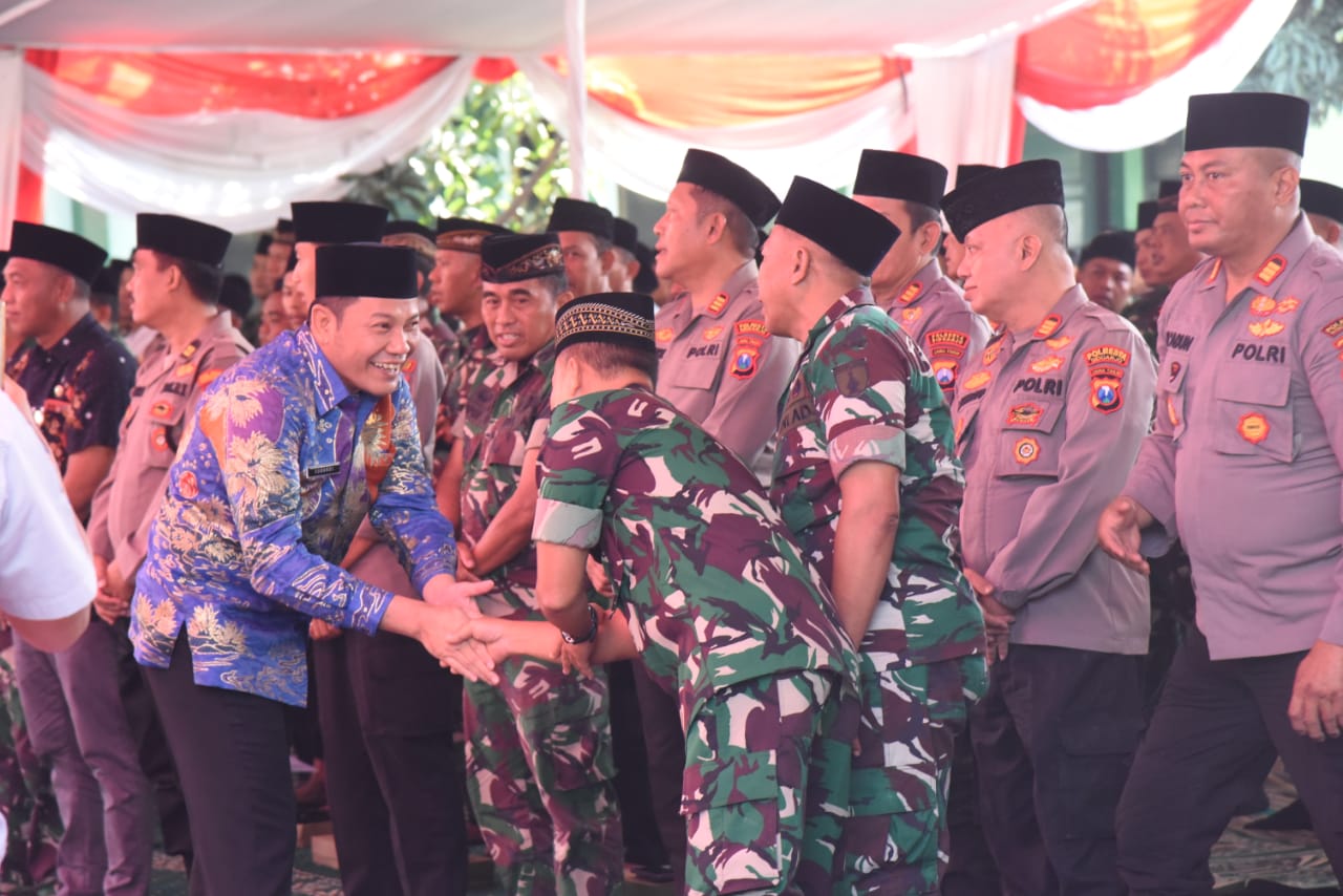 PENUTUPAN - Plt Bupati Sidoarjo, Subandi menutup pelaksanaan Sidoarjo Siap 24 Jam atau Sidoarjo Semangat, Inovasi, Aman dan Peduli 24 Jam di Kodim 0816 Sidoarjo, Selasa, (30/07/2024). 