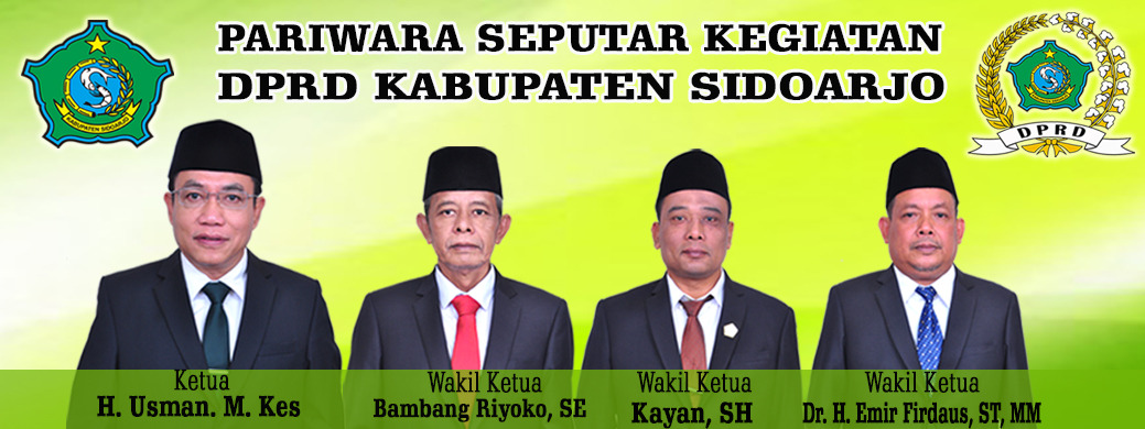 MUSNAHKAN - Ketua DPRD Sidoarjo H Usman M Kes dan Sekretaris DPRD Sidoarjo, Hari Sucahyono bersama Inspektorat, Bagian Hukum dan Kepala Unit Kearsipan memusnahkan arsip di lingkungan DPRD Kabupaten Sidoarjo, Rabu (17/07/2024). 