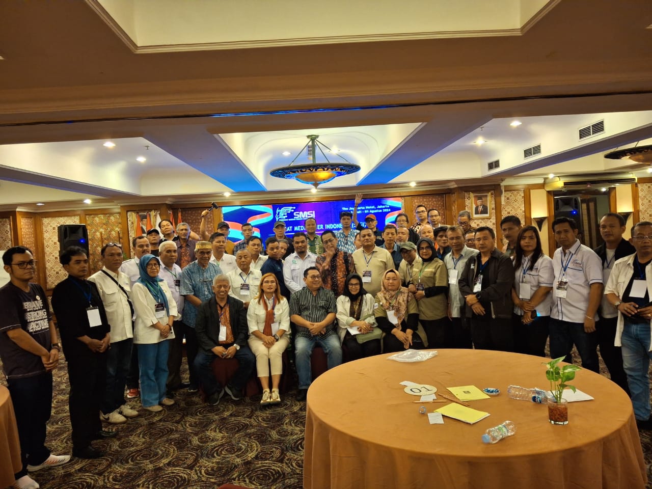 TERPILIH - Ketua Umum SMSI Firdaus kembali terpilih secara aklamasi untuk memimpin periode 2024 - 2029 di Arena Rakernas SMSI di Hotel The Jayakarta, Glodok, Jakarta Utara, Selasa (30/07/2024). 