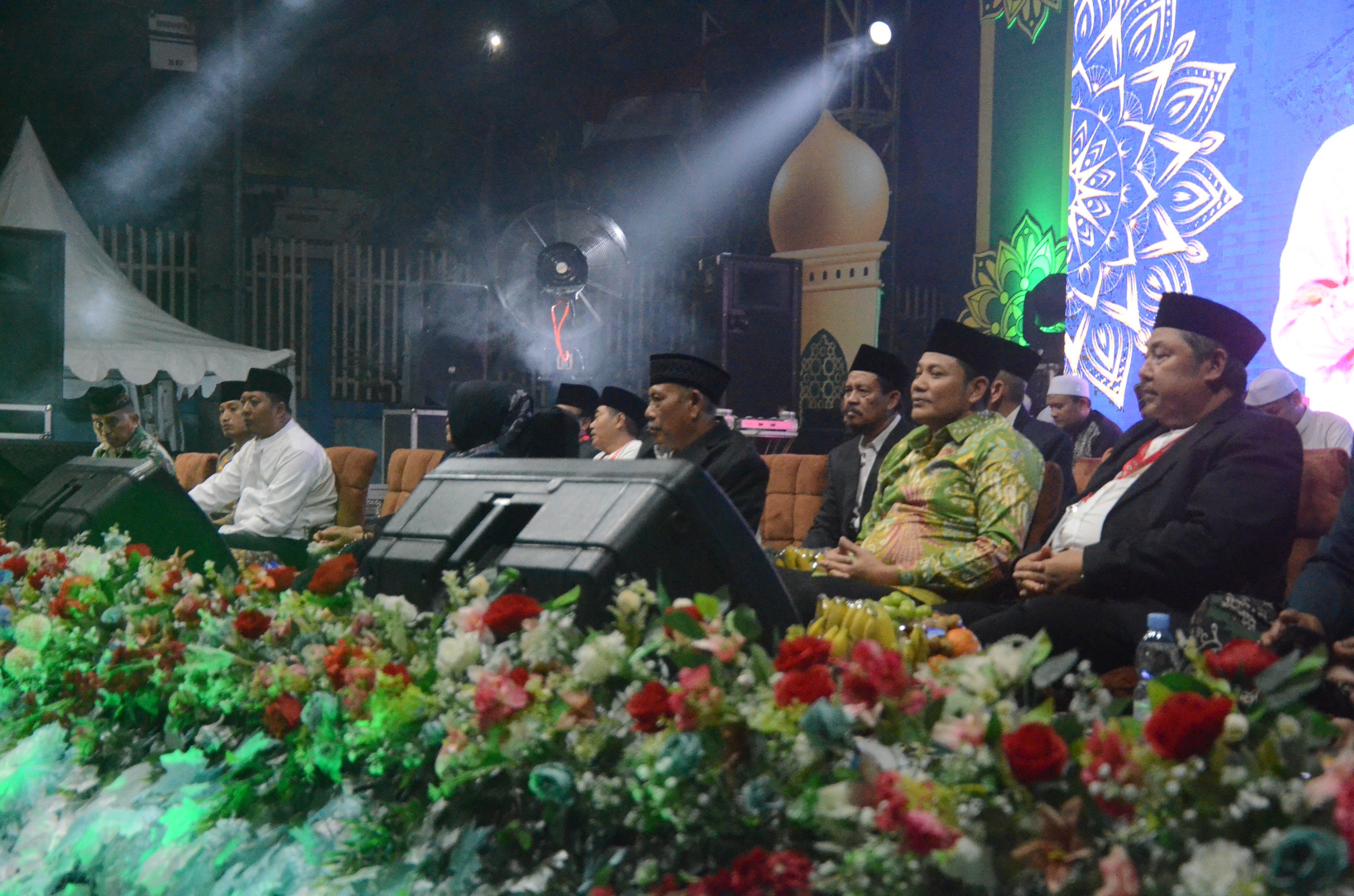 SHALAWATAN - Plt Bupati Sidoarjo, Subandi mengikuti acara shalawatan bersama keluarga warga di Desa Jemundo, Kecamatan Taman, Sidoarjo, Jumat (03/08/2024) malam.