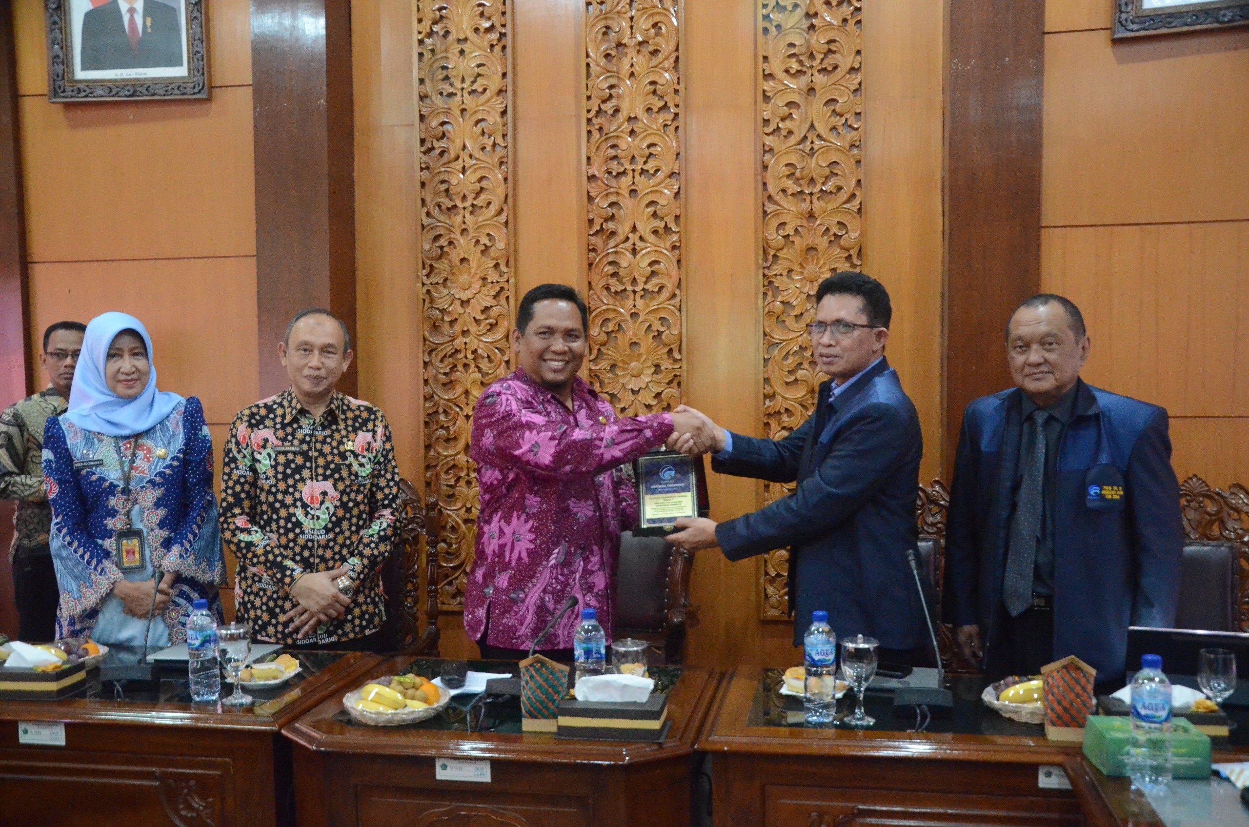 VISITASI - Asisten Administrasi Pemerintahan dan Kesra Sidoarjo, M Ainur Rahman menerima Visitasi Kepemimpinan Nasional PKN Tingkat II Angkatan XVIII Tahun 2024 Pusdiklat Kementrian Kominfo di Delta Wicaksana, Pemkab Sidoarjo, Selasa (06/08/2024).