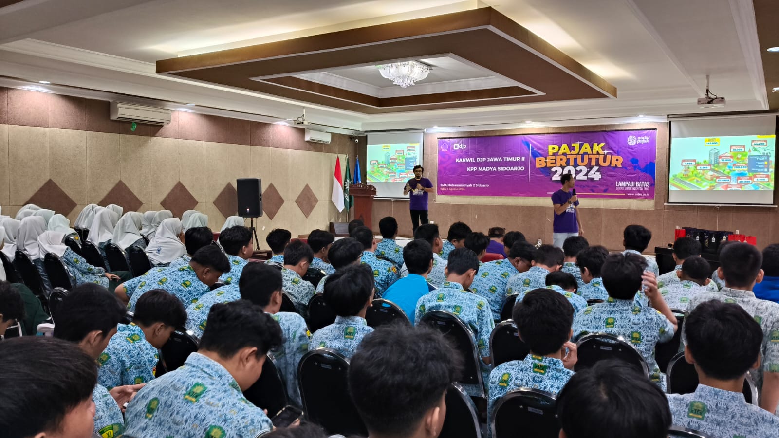 PAJAK BERTUTUR - Kanwil DJP Jatim II bersama KPP Madya Sidoarjo menggelar acara Pajak Bertutur di SMA Muhammadiyah 2 (Smamda) Sidoarjo, Rabu (07/08/2024) kemarin.