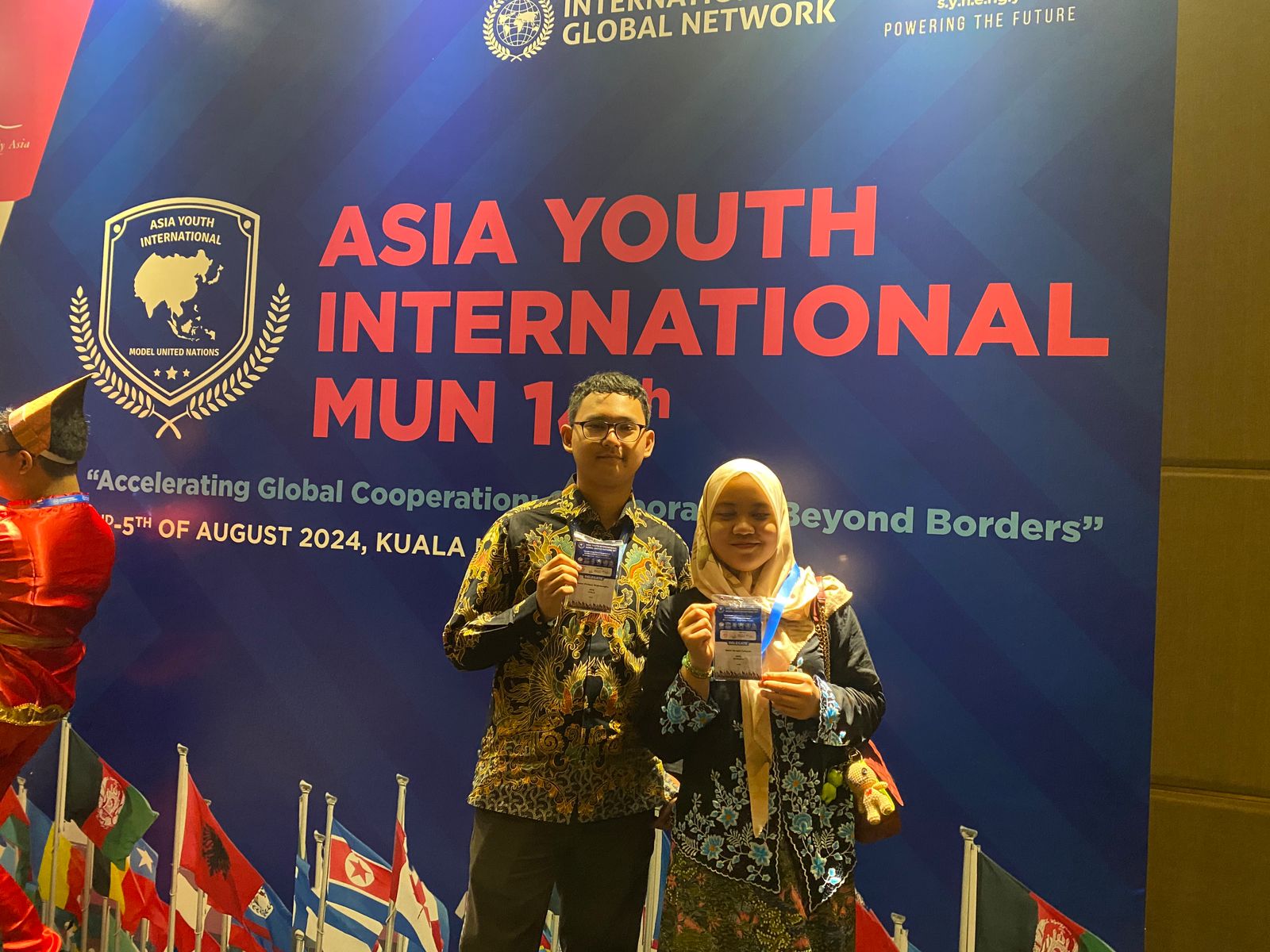 DELEGASI - Naila Saadah Cahyani siswi kelas XII Ar Rahman dan Almer Firdaus Widjokongko siswa kelas XII Al Hakam ditunjuk sebagaindelegasi berpartisipasi di Asian Youth International Model of United Nations (AYIMUN) di Kuala Lumpur, Malaysia, Senin (05/08
