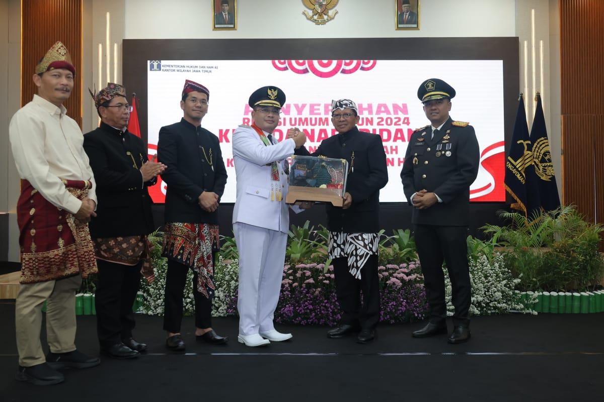 REMISI - Sebanyak 16.491 narapidana di Jawa Timur memperoleh remisi umum Kemerdekaan Republik Indonesia ke 79 Tahun 2024 ini dengan catatan negara berpotensi menghemat anggaran Rp 30 miliar dari pengadaan bahan makanan, Sabtu (17/08/2024).