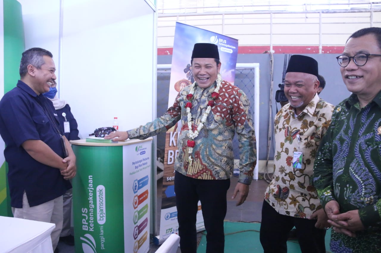 JOB FAIR - Plt Bupati Sidoarjo, Subandi membuka pelaksanaan Bursa Kerja (Job Fair) Kabupaten Sidoarjo Tahun 2024. Job fair ini digelar selama 2 hari mulai Selasa (20/08/2024) sampai besok Rabu (21/08/2024) di GOR Sidoarjo. 