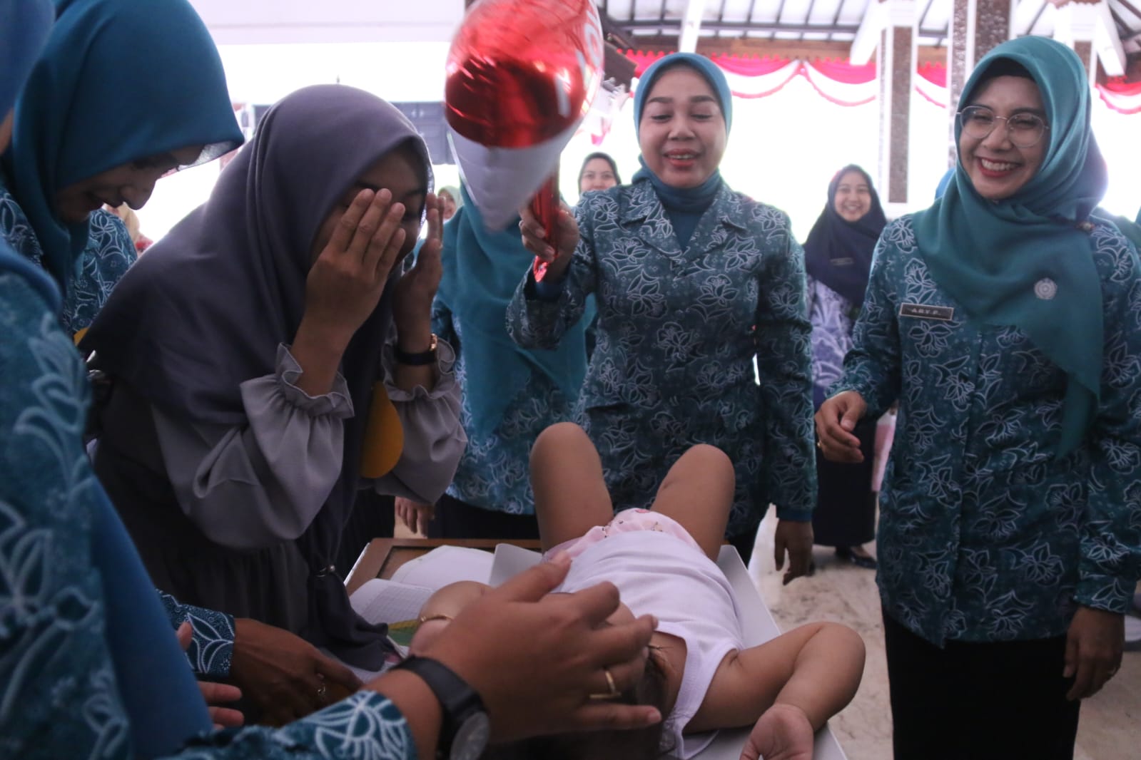 JAMBORE - Plt Ketua TP PKK Kabupaten Sidoarjo, dr Sriatun membuka Jambore Kader PKK Kabupaten Sidoarjo Tahun 2024 yang digelar di Pendopo Delta Wibawa, Kamis (22/08/2024). 