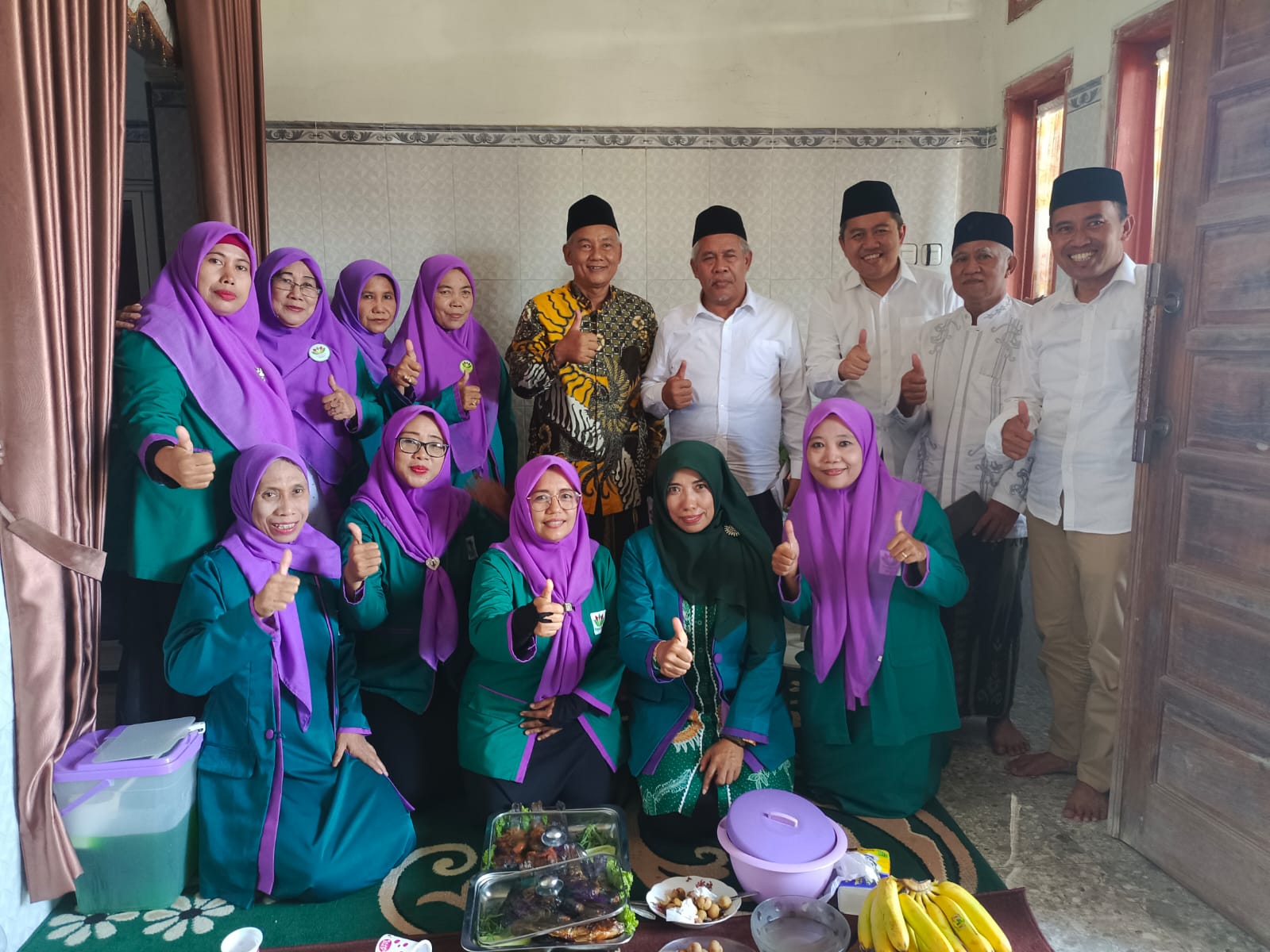 DUKUNGAN - Mantan Ketua PWNU Jatim, Dr KH Marzuqi Mustamar sekaligus pengasuh Ponpes Sabiilul Rosyad Kota Malang menyerukan menangkan Cabup Achmad Amir Aslichin (Mas Iin) di Pilkada Sidoarjo, Rabu (11/09/2024).
