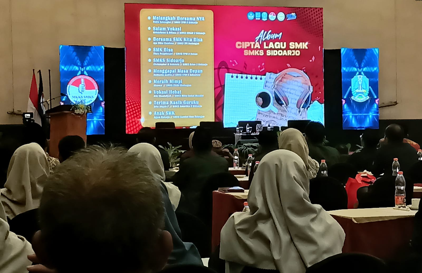 LAUNCHING - MKKS SMK Swasta Sidoarjo melaunching 10 lagu (jingle) ciptaan siswa 10 SMK swasta yang ada di Sidoarjo bersamaan acara Rapat Kerja MKKS SMK Swasta Provinsi Jatim di Sun Hotel Sidoarjo, Rabu (11/09/2024). 