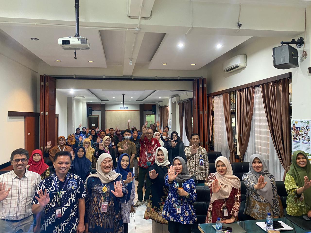 ELIMINASI - Dinas Kesehatan (Dinkes) Pemkab Sidoarjo menargetkan eliminasi Tuberkulosis (TBC) Tahun 2028 saat pembukaan Rapat Koordinasi Lintas Sektor dalam Percepatan Eliminasi TBC di Ruang Pembangunan, Bappeda Sidoarjo, Kamis (12/09/2024).